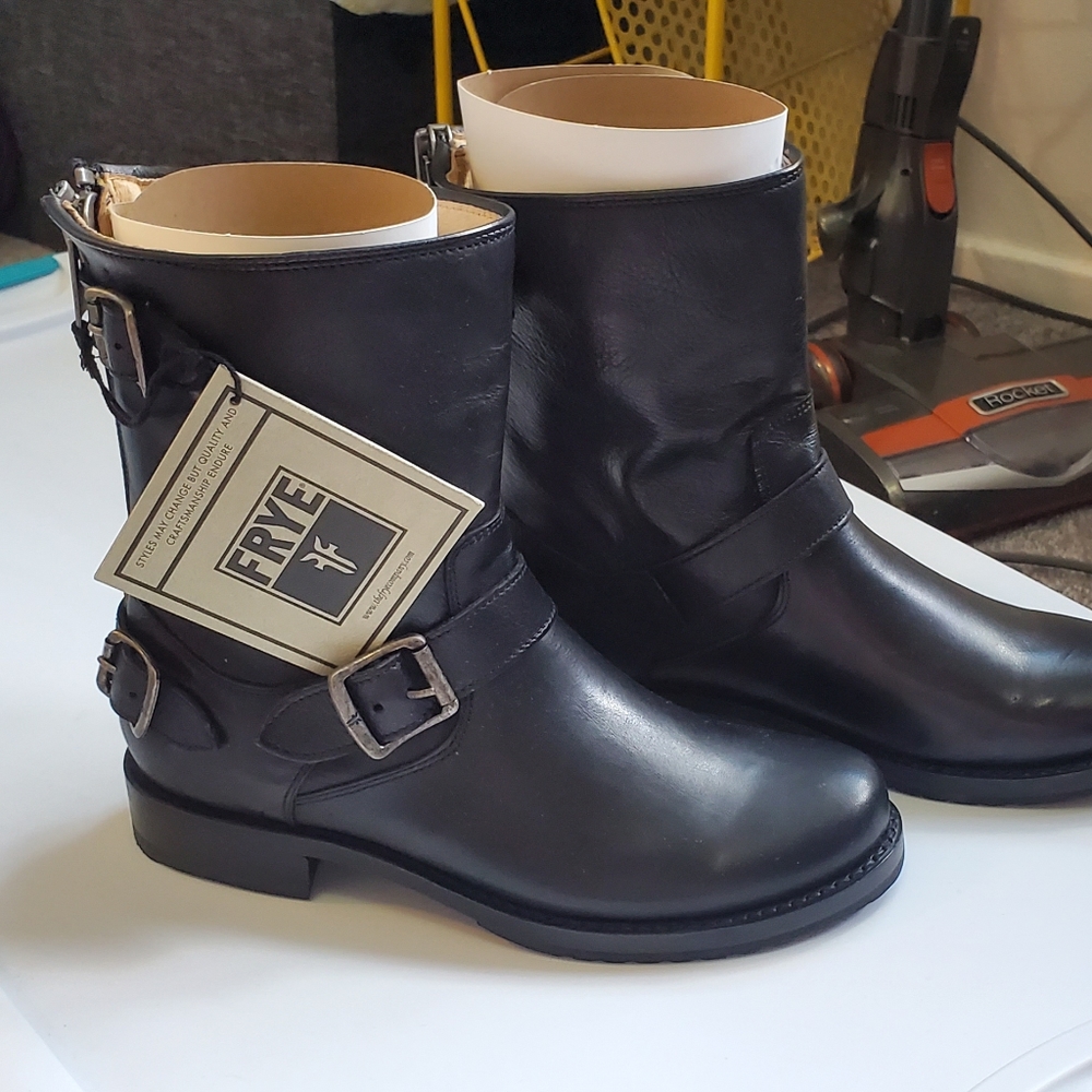 Frye Veronica back zip short boots